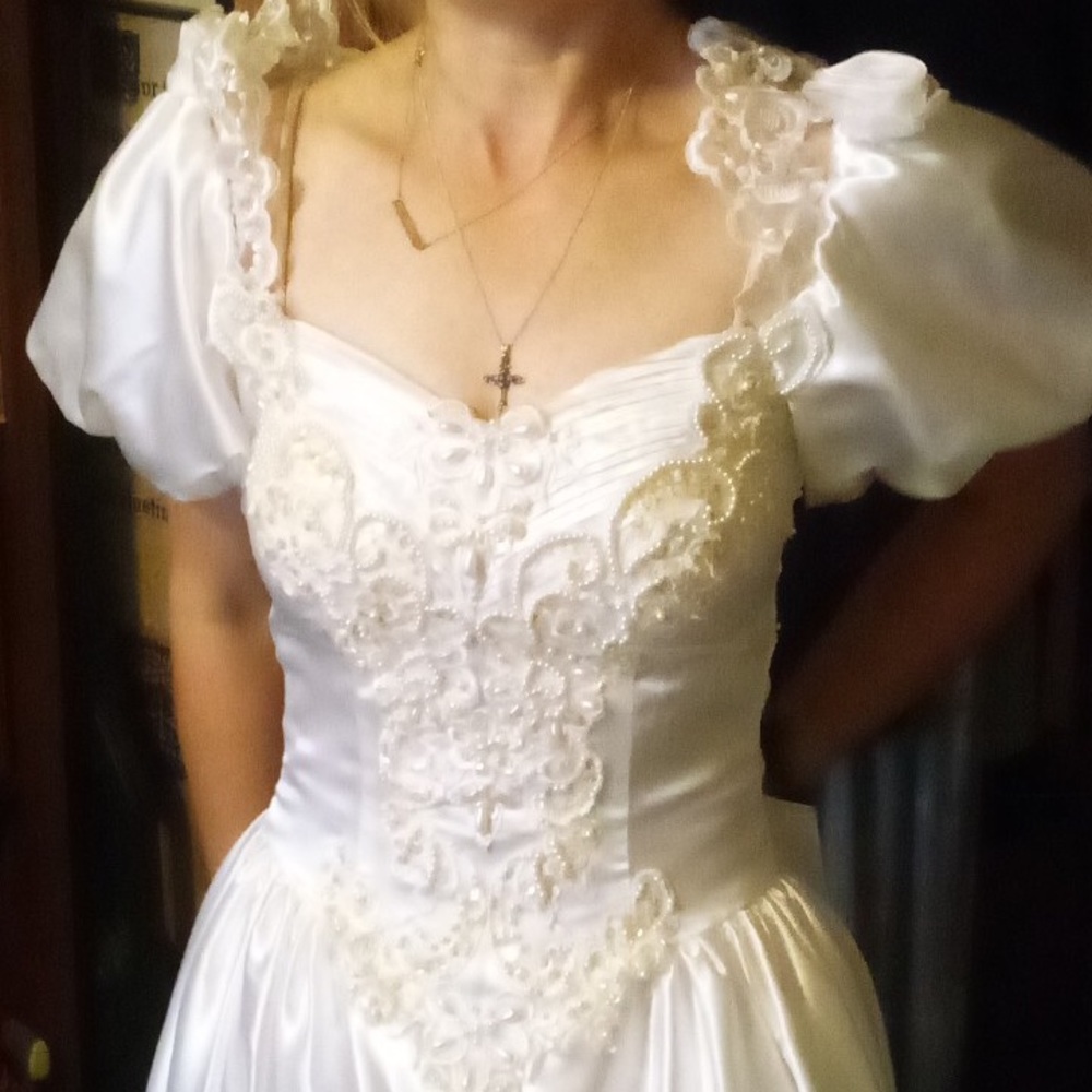 Vintage Alfred Angelo Beautiful Sequined Full Length Puff Sleeved Wedding Gown.